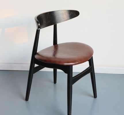 Массивный деревянный столик практичный и современный дизайн для домашнего стола Османский