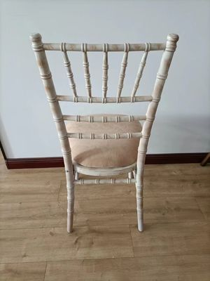 Домашняя мебель Почтовая упаковка Белая стирка Chiavari Стулья Деревянная свадьба Гостиница Банкет Складируемый стул с съемной подушкой