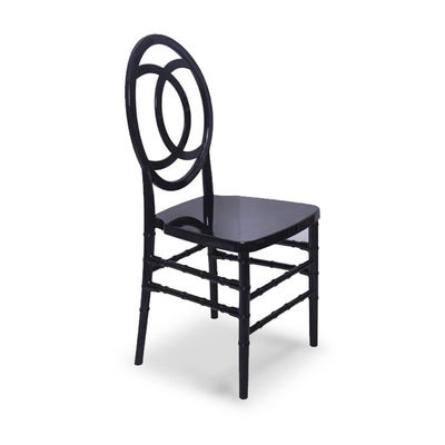 Массивные деревянные свадебные стулья