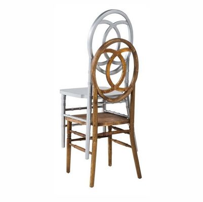 Массивные деревянные свадебные стулья