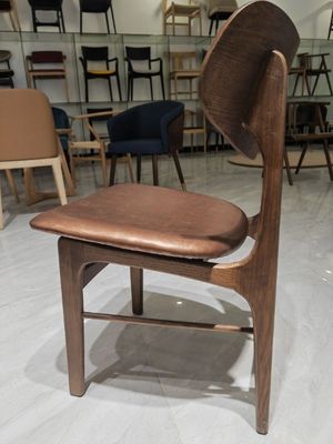 Классический северный ресторанный стул W48cm*D50cm*82cm с деревянными стульями из бурвудского/коричневого цвета