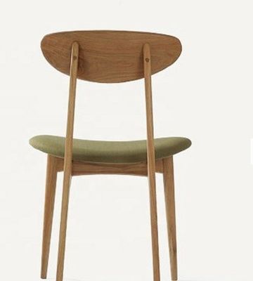 Добавьте к вашей столовой элементарность с помощью дискового стула из зеленого дуба