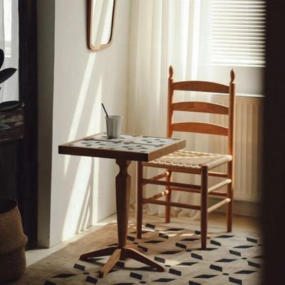 Стол для обеда из твердого дерева с веревочным сиденьем Идеальное сочетание формы и функции