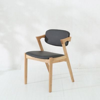 NC/PU Paint Finish Solid Wood Leather Dining Chair for Durable Restaurant (НК/ПУ красочная отделка из твердой древесины)