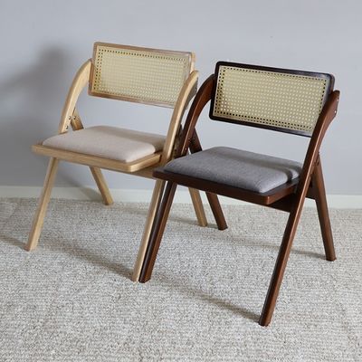 Складываемый деревянный стул для ресторанов Прочные ратанные столы в натуральном/ореховом цвете