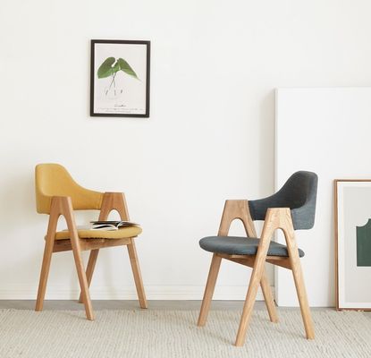 Мебель для гостиной Современный столовый стул из твердого дерева с тканевой подушкой и индивидуальным дизайном