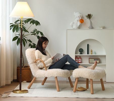 Подлокотник Нордическая гостиная Деревянный диван Стул для отдыха Массивное дерево Искусственная бараниная шерсть Диванный стул с подлокотником