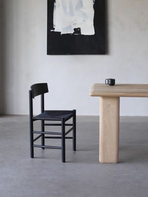 2023 Современный деревянный тканевый дубовый стул для домашней мебели в ресторанах, отелях и кафе Простой, сжатый, общий твердый