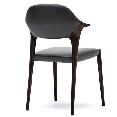 Улучшите свой обеденный зал современным итальянским столом из массивного дерева, подлокотниками из черной/коричневой кожи или бархатной шкуры