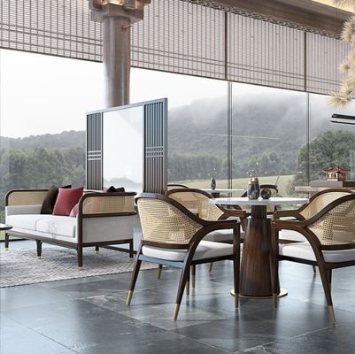 Устойчивый столовый стул из жёлтого дерева - идеальное сочетание прочности и стиля.