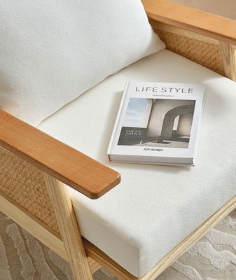 Прочный и универсальный твердый древесина PU кожаная ткань натуральный пластик ратан образец с нитролаком отделки