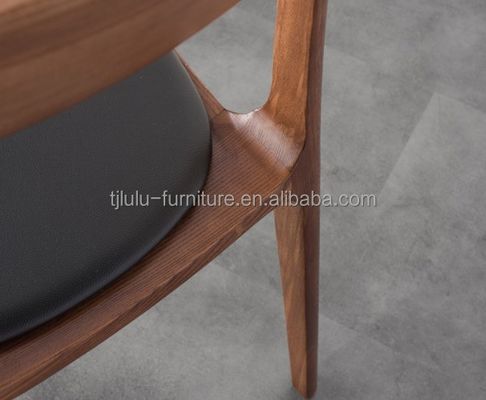 Массивные деревянные кресла для современных ресторанов