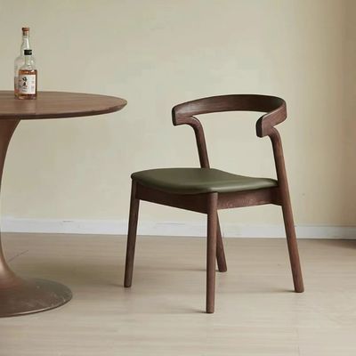 Конструкция на заказ Стул из твердого дерева для ресторана в современном дизайне