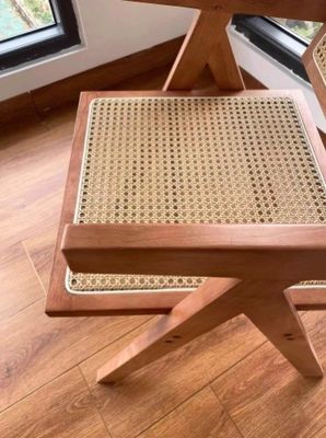 Стол для обеда из натурального твердого дерева с современным рюкзаковым спинкой в черной отделке