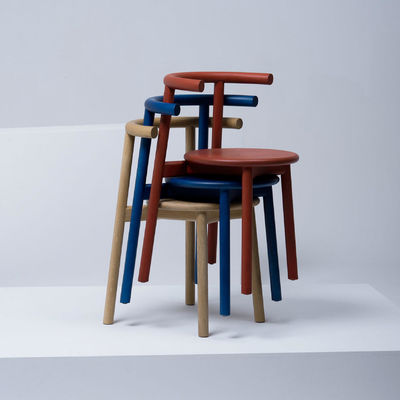 Главная Мебель Северная гостиная Массивное деревянное столовое кресло с спинкой и нитролаковой отделкой