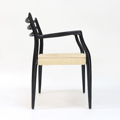 Современный столовый стул Ручно тканый шнур Нитролакер Окончание твердое дерево с подлокотником