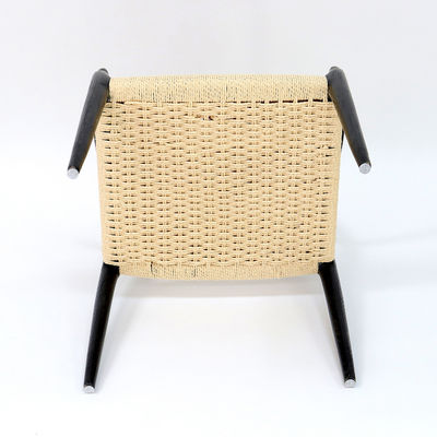 Современный столовый стул Ручно тканый шнур Нитролакер Окончание твердое дерево с подлокотником